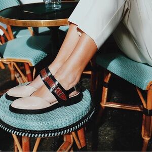 INCH2 Patent Italian Leather Closed Toe Sandals Sz 38 Nude Bucke Strap